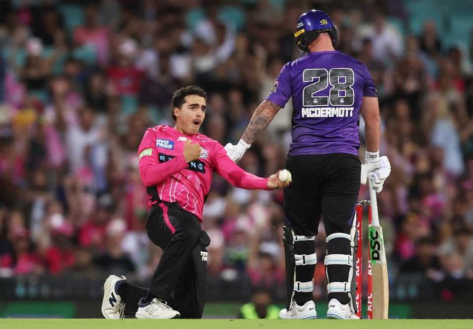 Joel Davies celebrates his return catch to remove Matthew Wade, Hobart Hurricanes vs Sydney Sixers, BBL Challengers, Sydney, December 23, 2025
