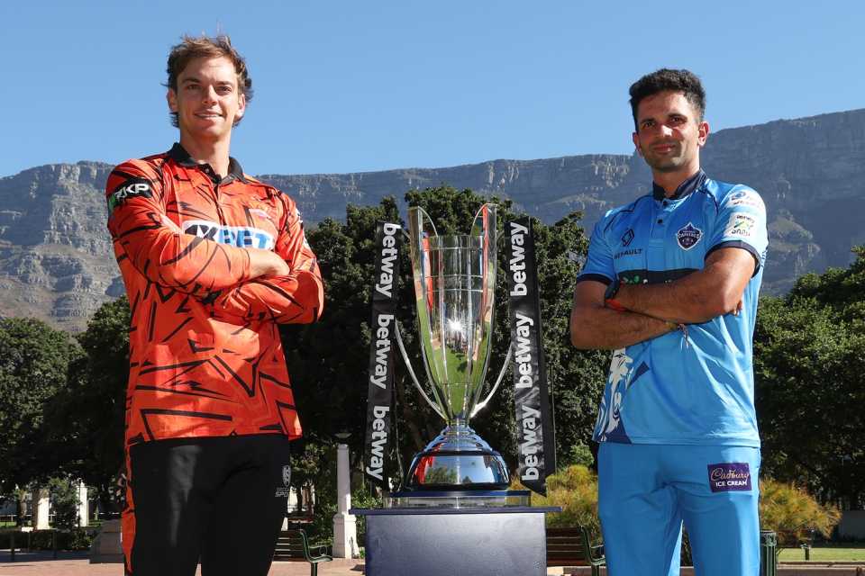 Tristan Stubbs and Keshav Maharaj pose with the SA20 trophy, Pretoria Capitals vs Sunrisers Eastern Cape, SA20 2025-26 final, Cape Town, January 24, 2026