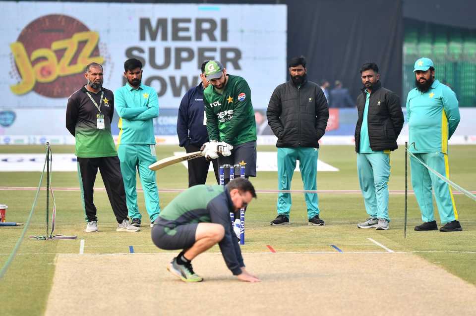 Agha Salman shadow bats while Mike Hesson inspects the pitch, Pakistan vs Australia, 2nd T20I, Lahore, January 31, 2026