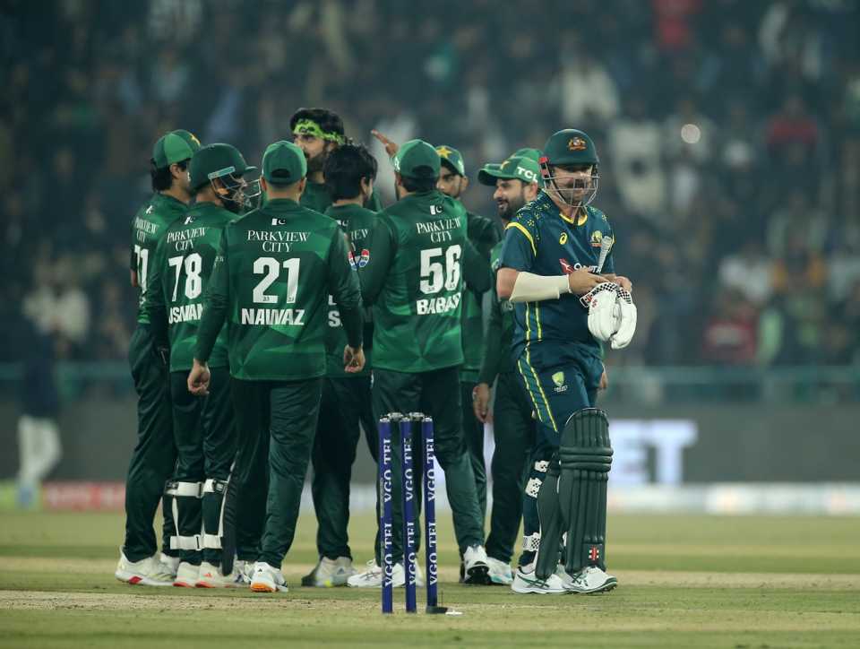Pakistan players celebrate the wicket of Travis Head, Pakistan vs Australia, 2nd T20I, Lahore, January 31, 2026