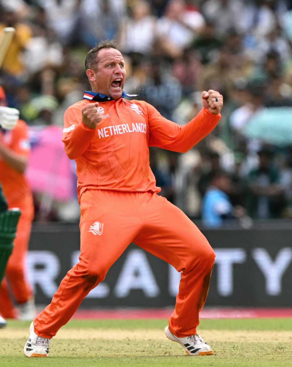 Roelof van der Merwe celebrates in typical style after sending back Babar Azam, Netherlands vs Pakistan, T20 World Cup, Colombo, February 7, 2026