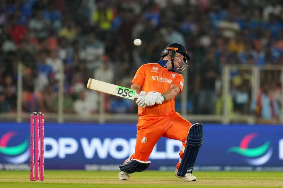 Michael Levitt evades a bouncer, India vs Netherlands, T20 World Cup, Ahmedabad, February 18, 2026
