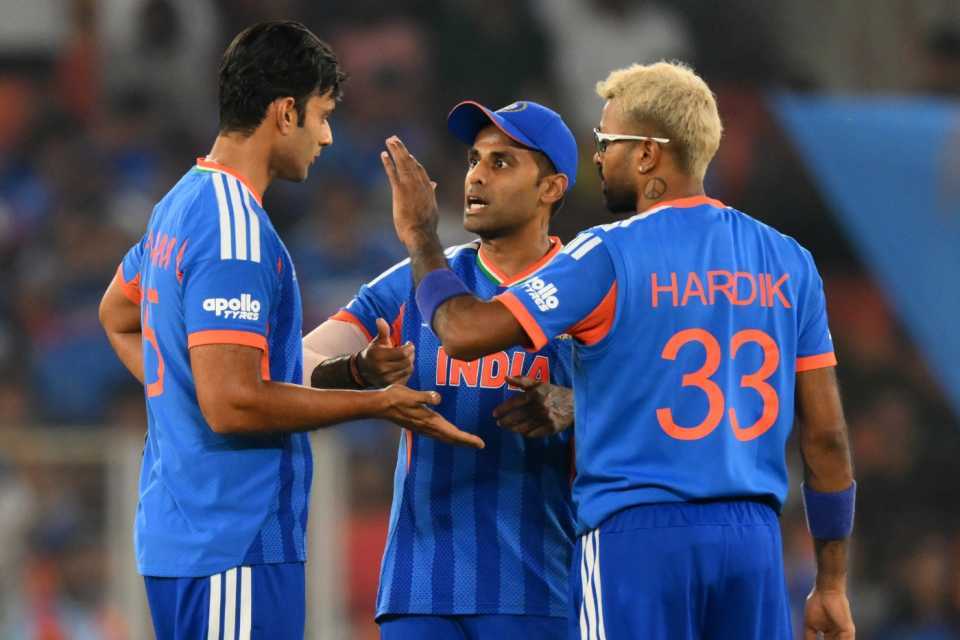 Suryakumar Yadav explains something to Shivam Dube with Hardik Pandya looking on, India vs Netherlands, Ahmedabad, T20 World Cup, February 18, 2026
