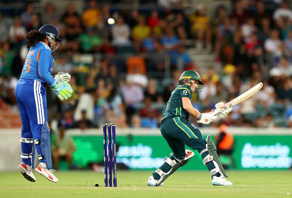 Beth Mooney brings out the scoop, Australia vs India, 2nd T20I, Canberra, February 19, 2026