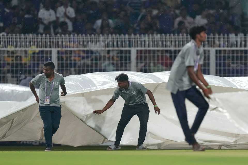Covers went around the ground at Eden Gardens early into the game, Kolkata Knight Riders vs Punjab Kings, IPL 2026, Kolkata, April 6, 2025