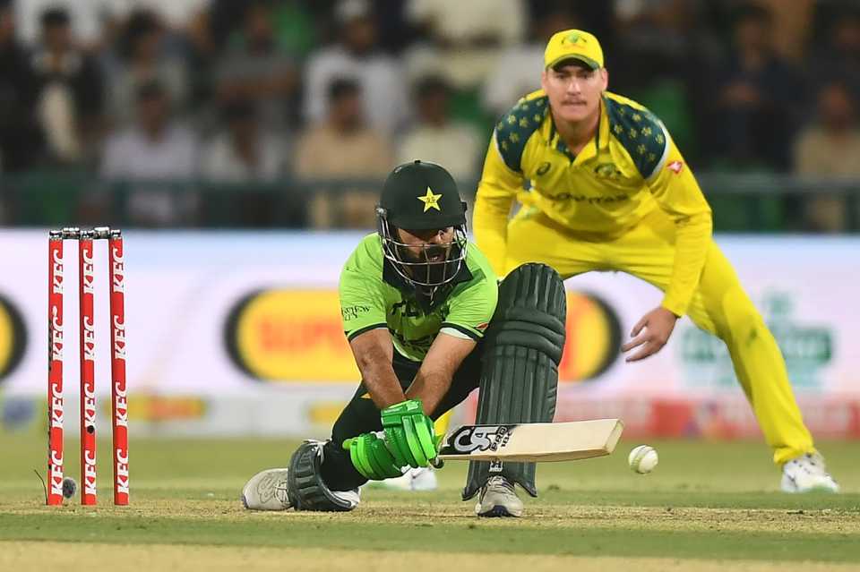 Shadab Khan pulls out the reverse sweep, Pakistan vs Australia, 2nd ODI, Lahore, June 2, 2026