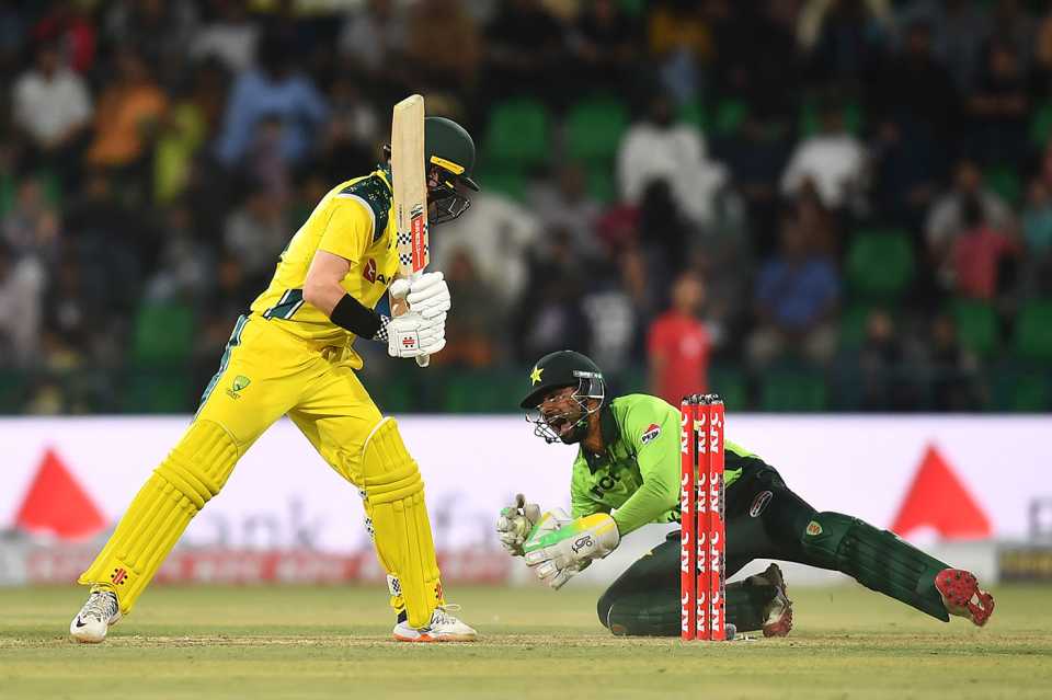 Ghazi Ghori showed superb awareness to grab Oli Peake's inside edge, Pakistan vs Australia, 3rd ODI, Lahore, June 4, 2026
