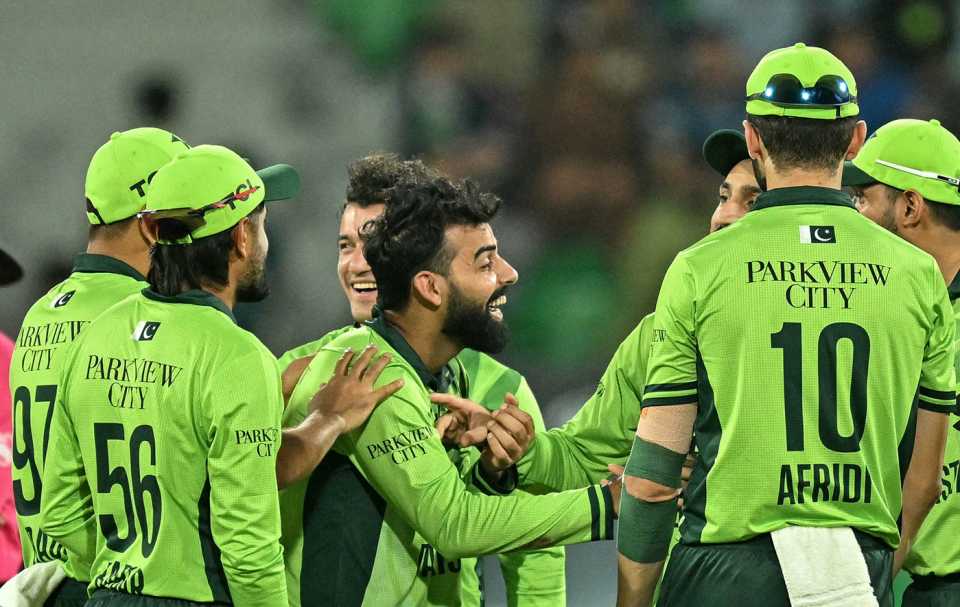 Shadab Khan (centre) claimed an ODI wicket after more than 300 balls, Pakistan vs Australia, 3rd ODI, Lahore, June 4, 2026