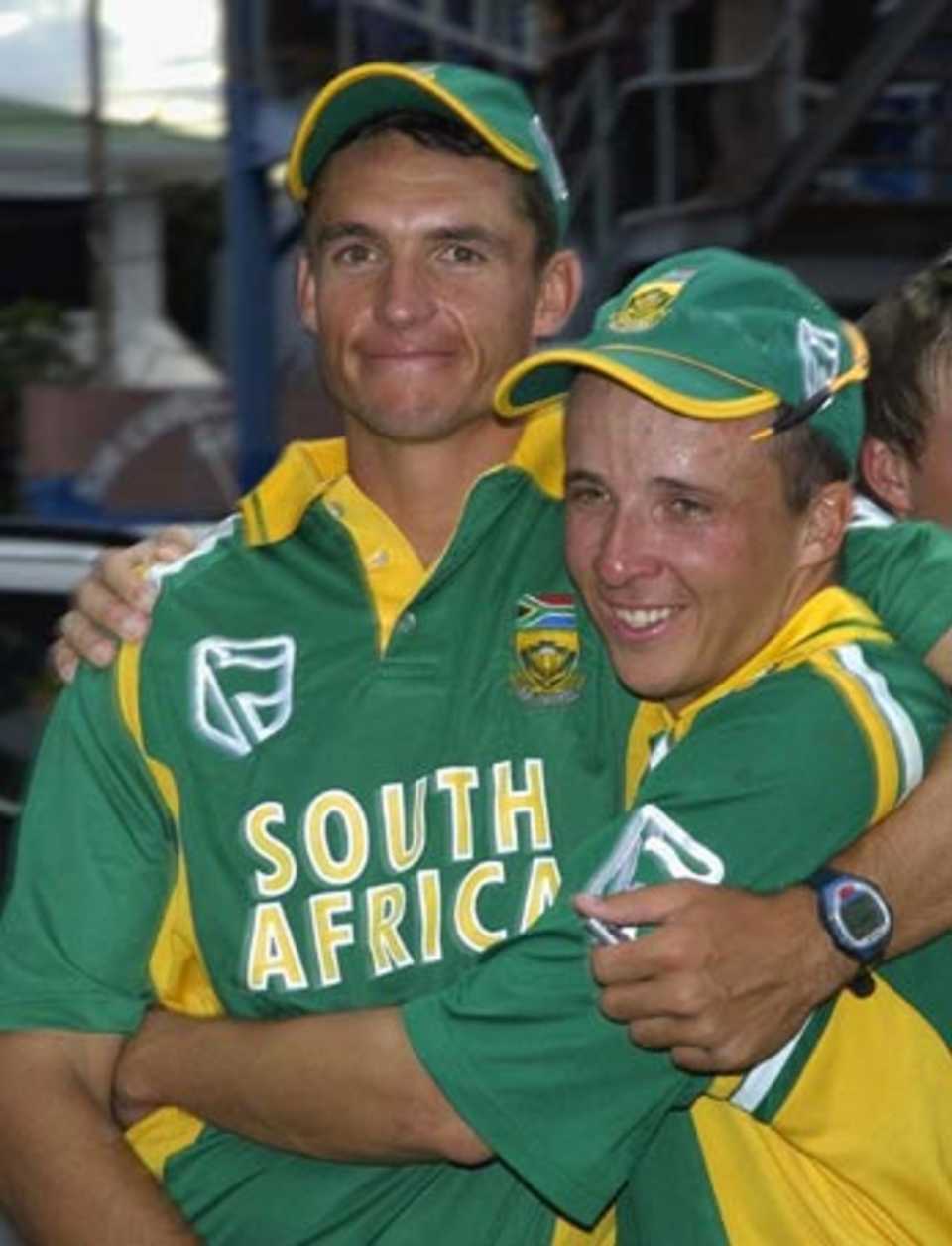 Andre Nel congratulates Boeta Dippenaar after he won the Man-of-the-Match and Man-of-the-Series awards, Port-of-Spain, May 15, 2005