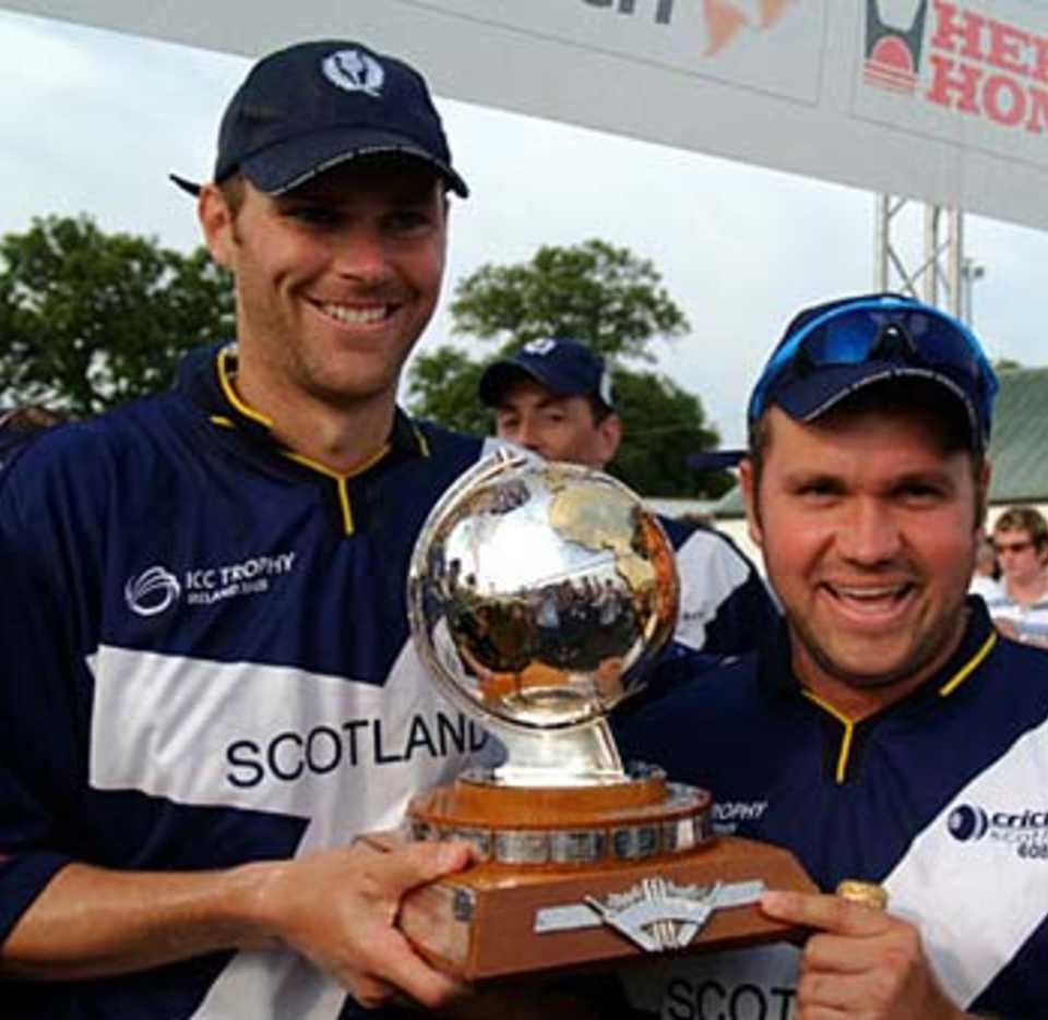 Craig Wright and Ryan Watson with the ICC Trophy