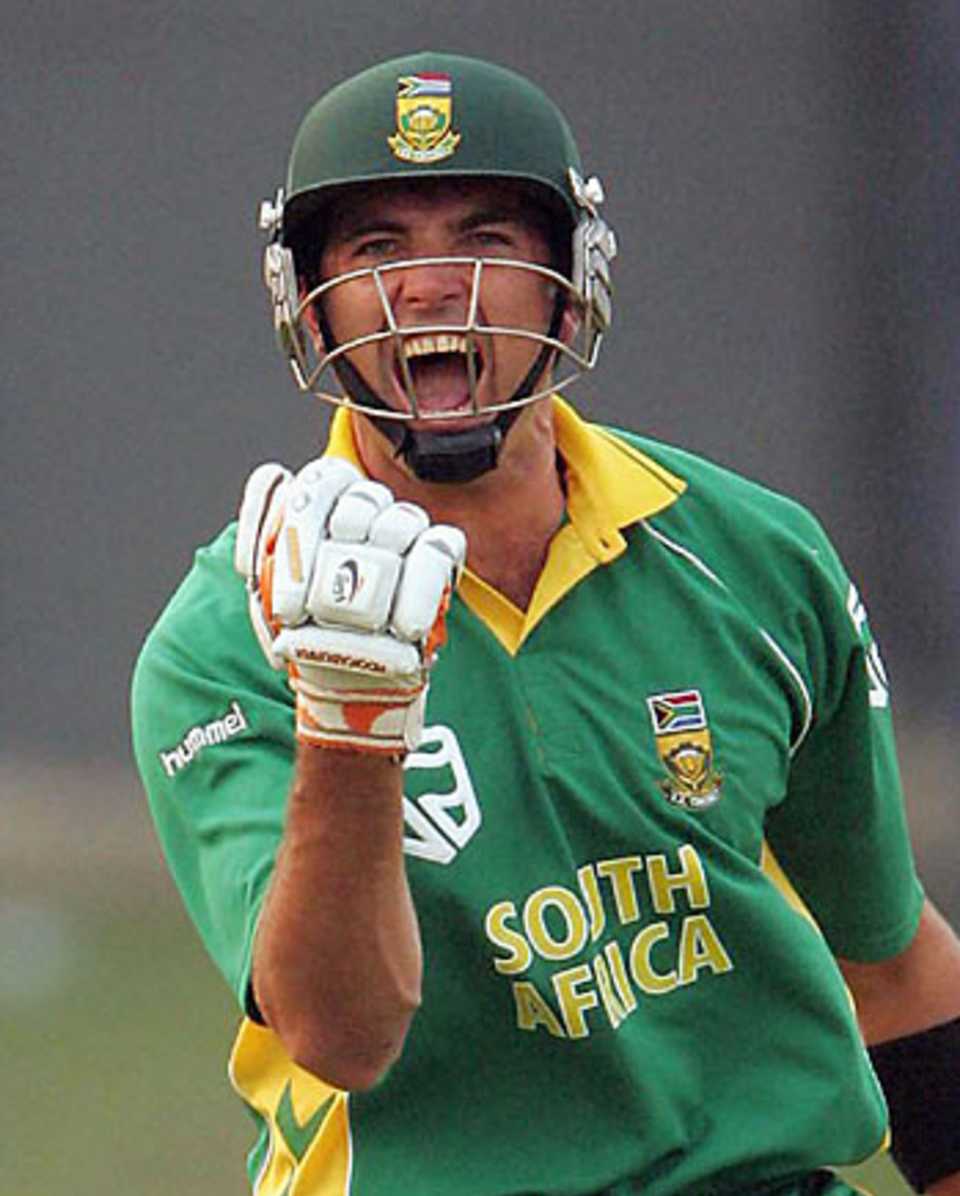 A delighted Justin Kemp roars his delight after hitting the winning runs, South Africa v New Zealand, 3rd ODI, Port Elizabeth, October 30, 2005
