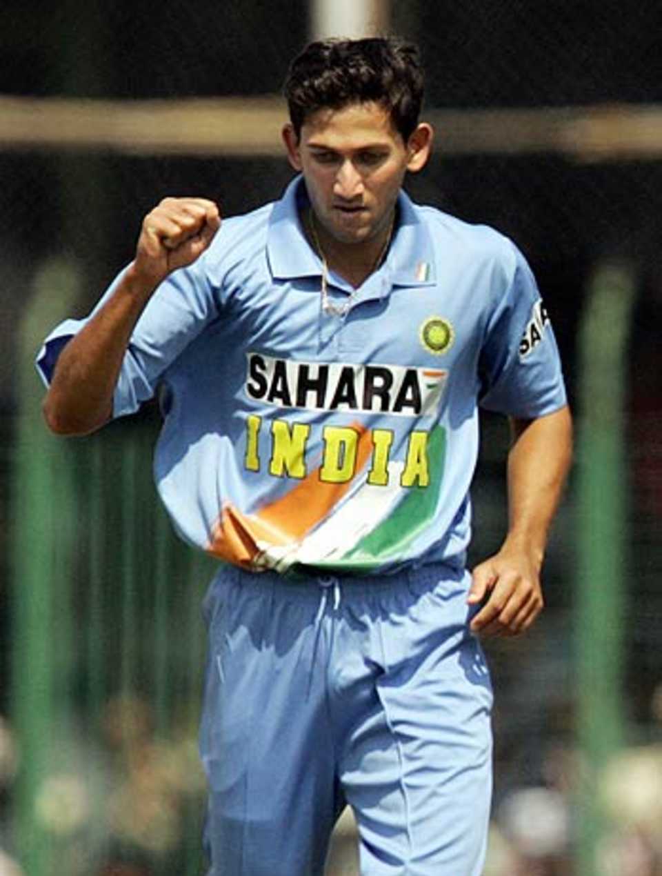 Ajit Agarkar took 5 for 44 to restrict Sri Lanka to 261, India v Sri Lanka, 4th ODI, Pune, November 3, 2005