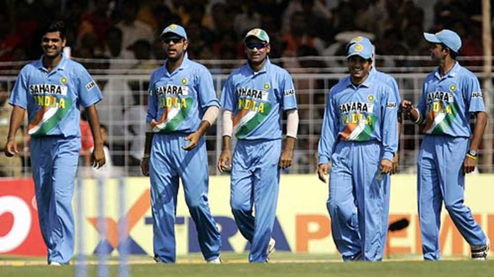 Man of the Match RP Singh leads his team-mates off the field, India v Sri Lanka, 6th ODI, Rajkot, November 9, 2005