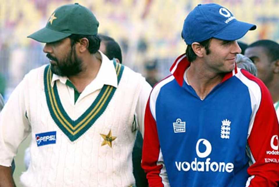 Not seeing eye to eye: Inzamam-ul-Haq and Michael Vaughan post match, Pakistan v England, 2nd Test, Faisalabad, November 24, 2005