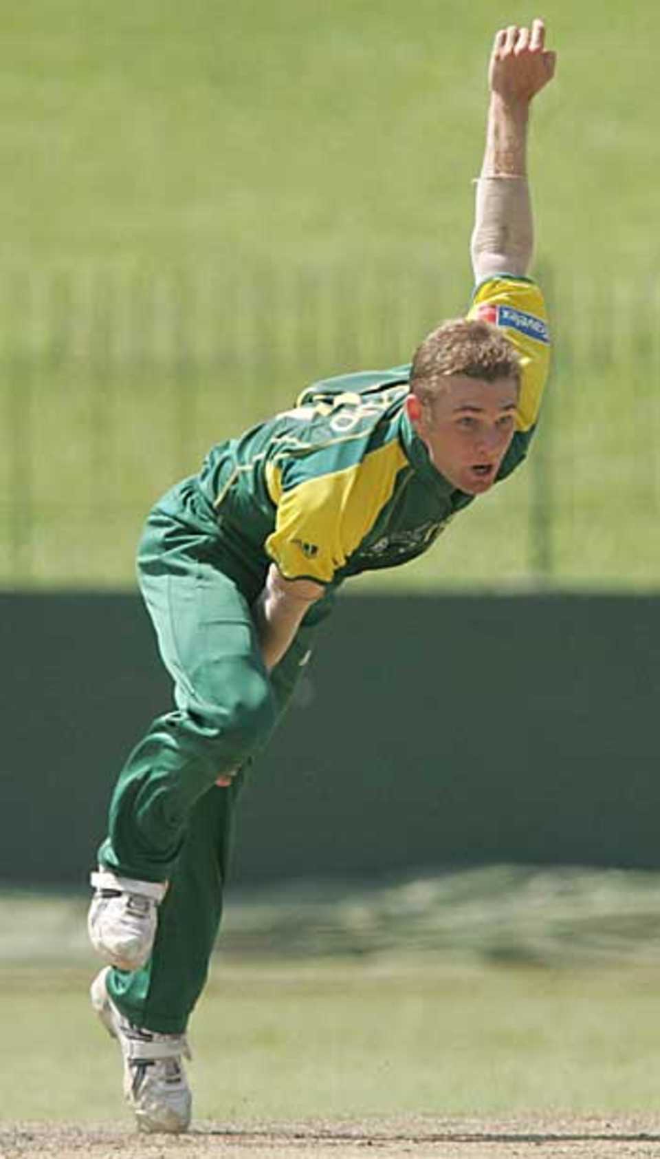 Adam Ritchard lets one go, Australia U-19s v Sri Lanka U-19s, Under-19 World Cup, Colombo, February 11, 2006