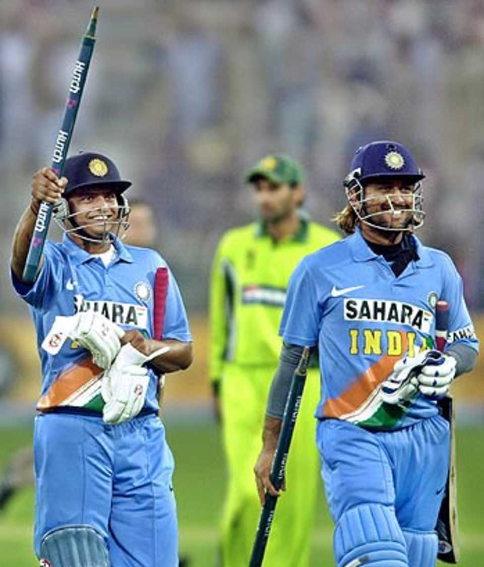 Suresh Raina and Mahendra Singh Dhoni return triumphant after clinching victory, Pakistan v India, 4th ODI, Multan, February 16 2006