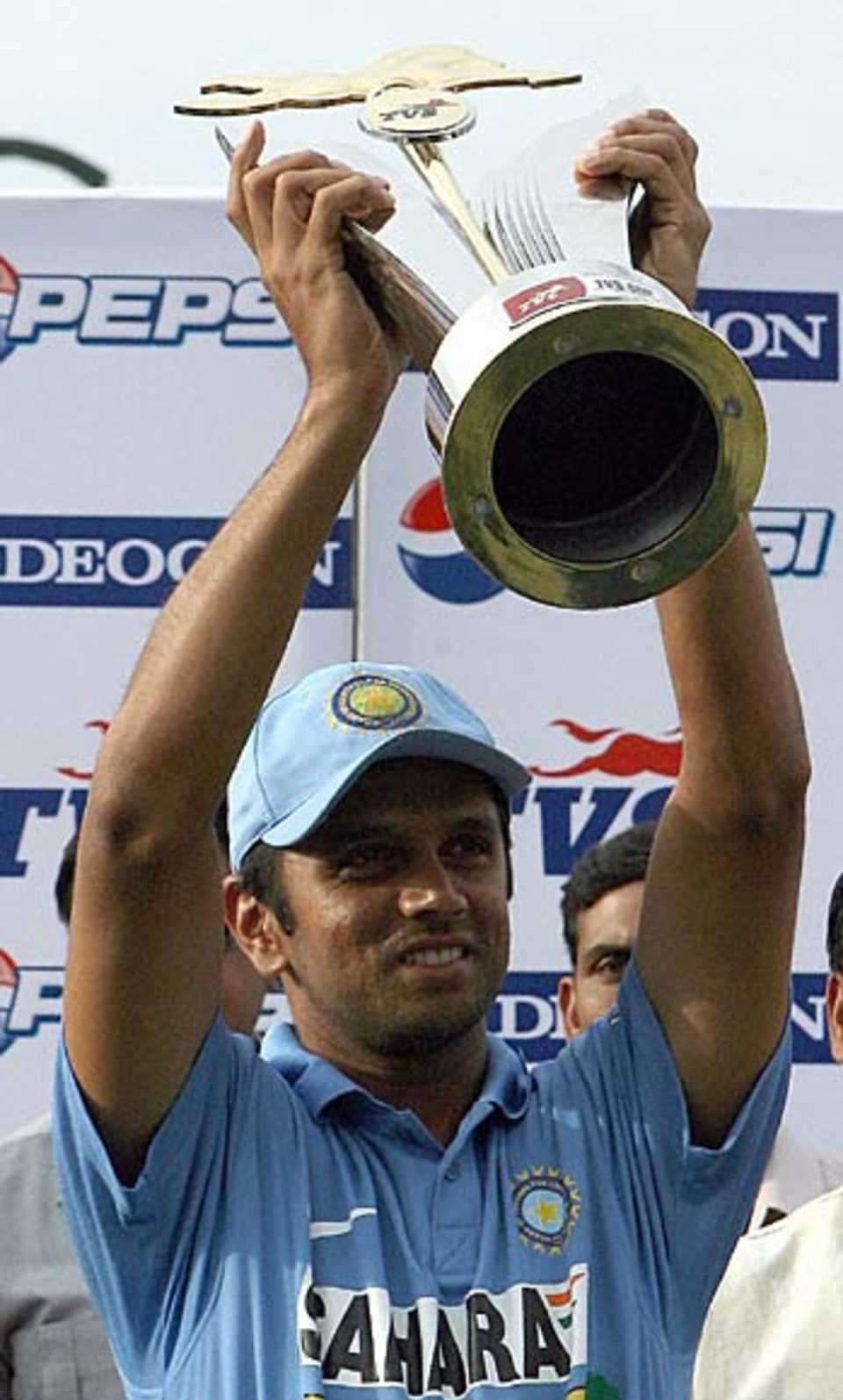 Rahul Dravid holds the trophy aloft