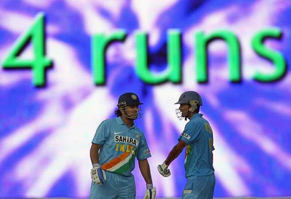 "Yes, son, more of those please!" Mohammad Kaif asks Mahendra Singh Dhoni to up the ante