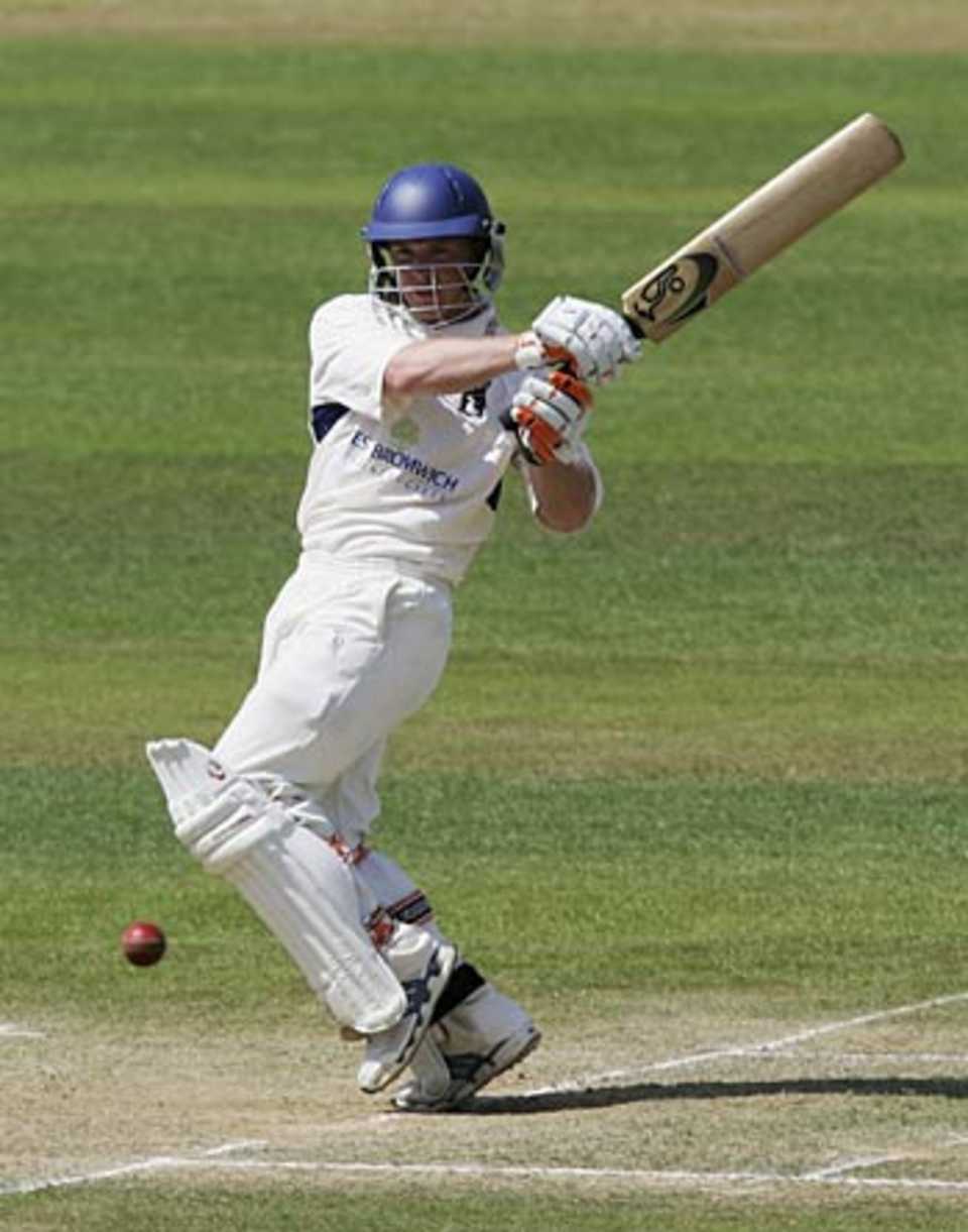 Tim Ambrose pulls during his first century for Warwickshire to lead their fightback, Warwickshire v Middlesex, County Championship, Edgbaston, July 16, 2006