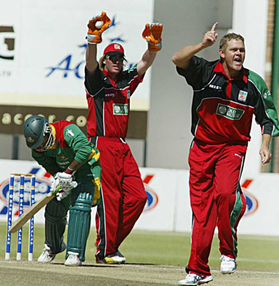 Piet Rinke barks out an appeal, Zimbabwe v Bangladesh, 2nd ODI, Harare, July 30, 2006