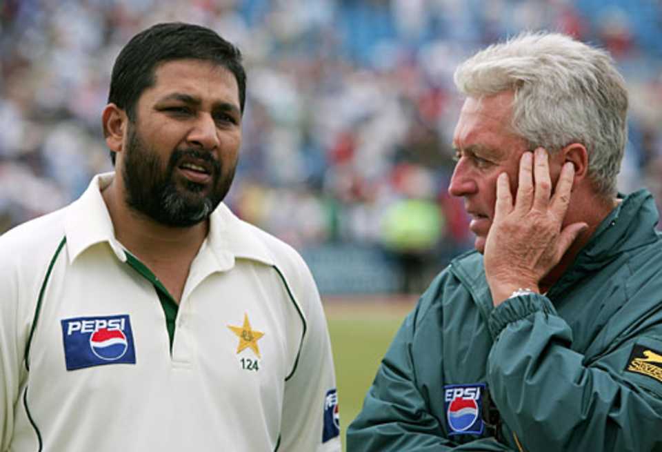 Inzamam-ul-Haq and Bob Woolmer reflect on a disappointing match for Pakistan which saw England take an unassailable 2-0 lead, England v Pakistan, 3rd Test, Headingley, August 8, 2006
