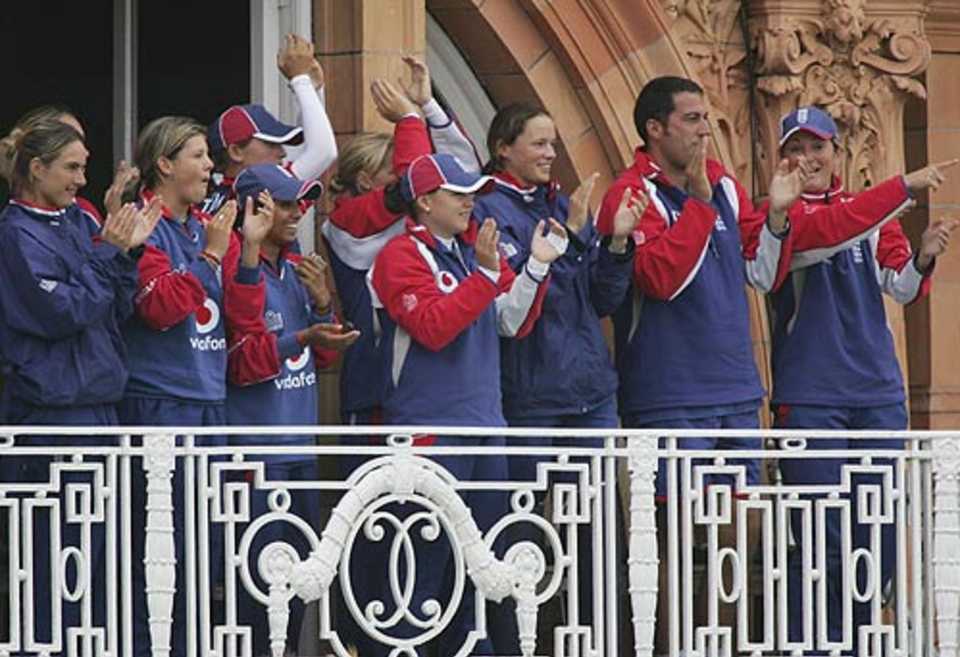 England Women applaud Claire Taylor who scored a match-winning century against India, England Women v India Women, 1st ODI, Lord's, August 14, 2006