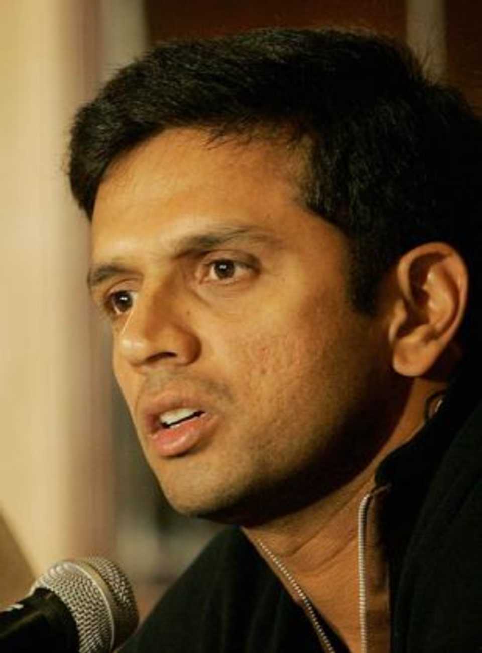 Rahul Dravid gives masterclass of pride and resolve to hold up England |  India in England 2011 | The Guardian