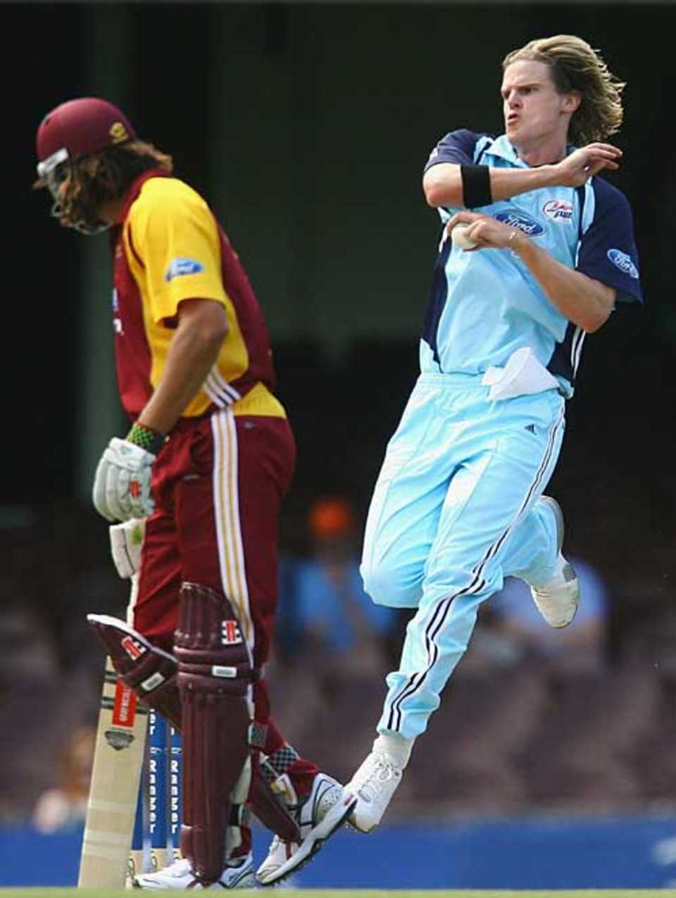 Nathan Bracken produced the miserly figures of 1 for 12 off his 10 overs, New South Wales v Queensland, FR Cup, Sydney, December 6, 2006