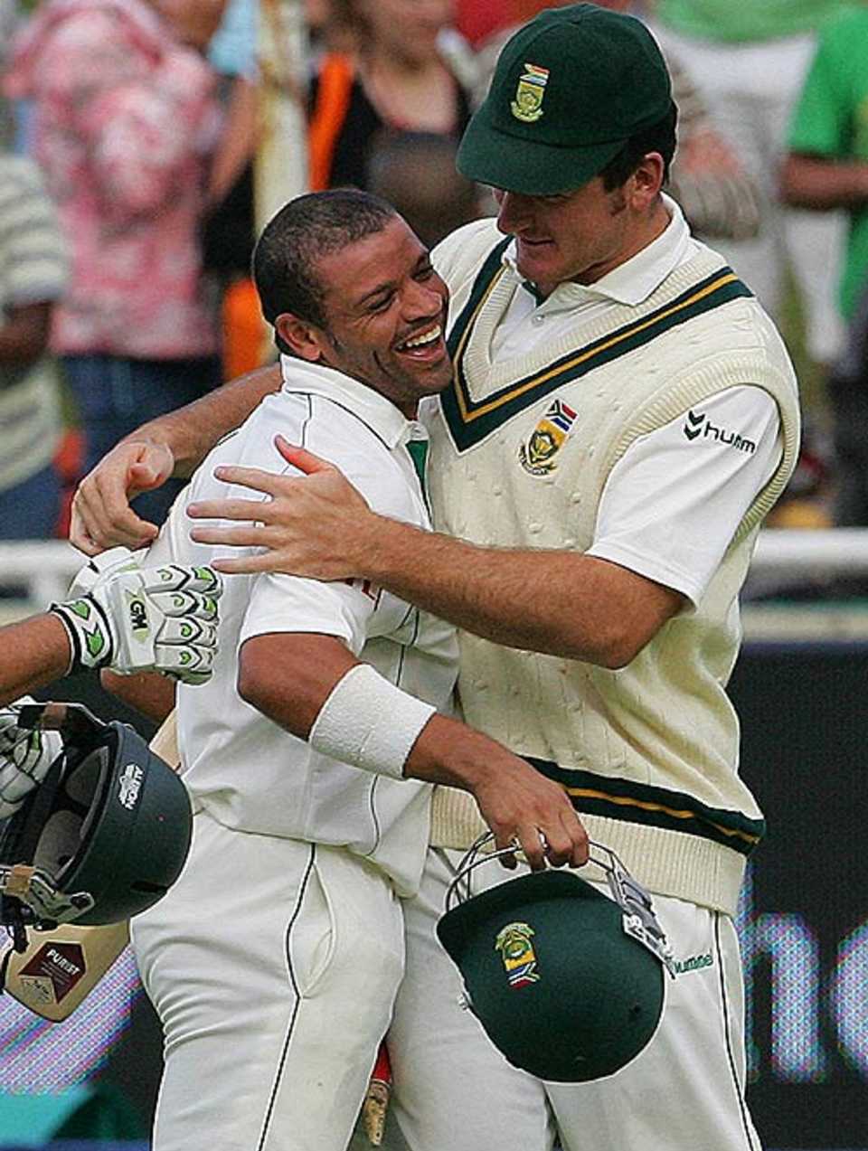 Graeme Smith congratulates Ashwell Prince for a job well done, South Africa v India, 3rd Test, Cape Town, 5th day, January 6, 2007