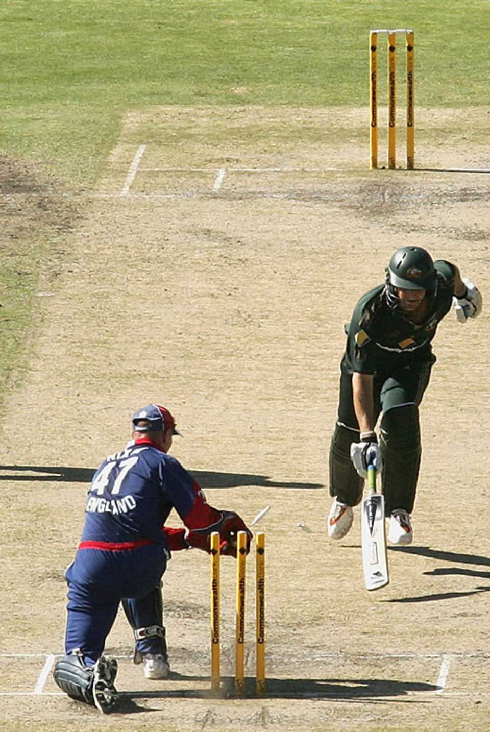Adam Gilchrist is run out by Paul Nixon, Australia v England, CB Series, 7th match, Adelaide, January 26, 2007