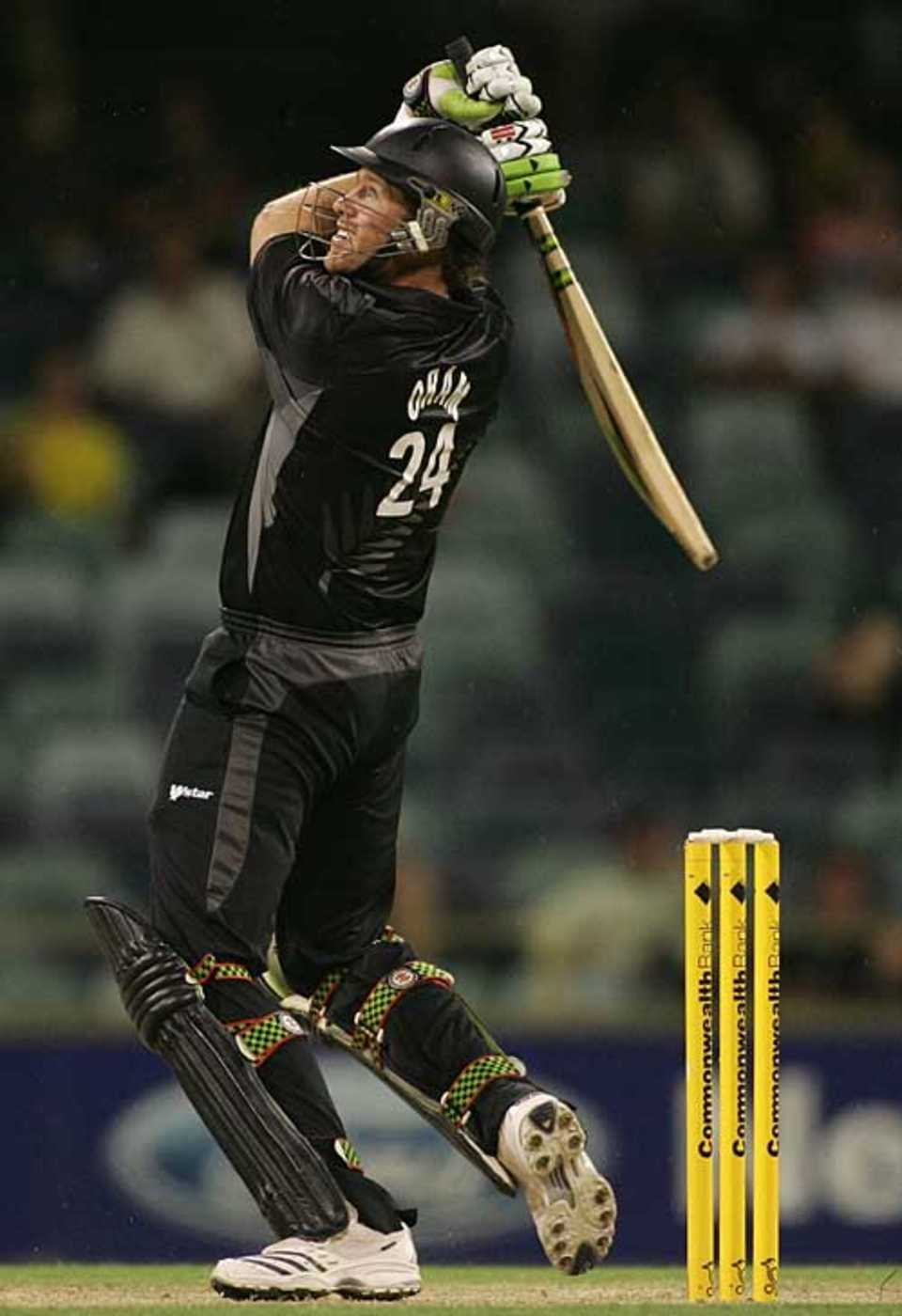 Jacob Oram century gave Australia late scare, Australia v New Zealand, CB Series, 8th match, Perth, January 28, 2007