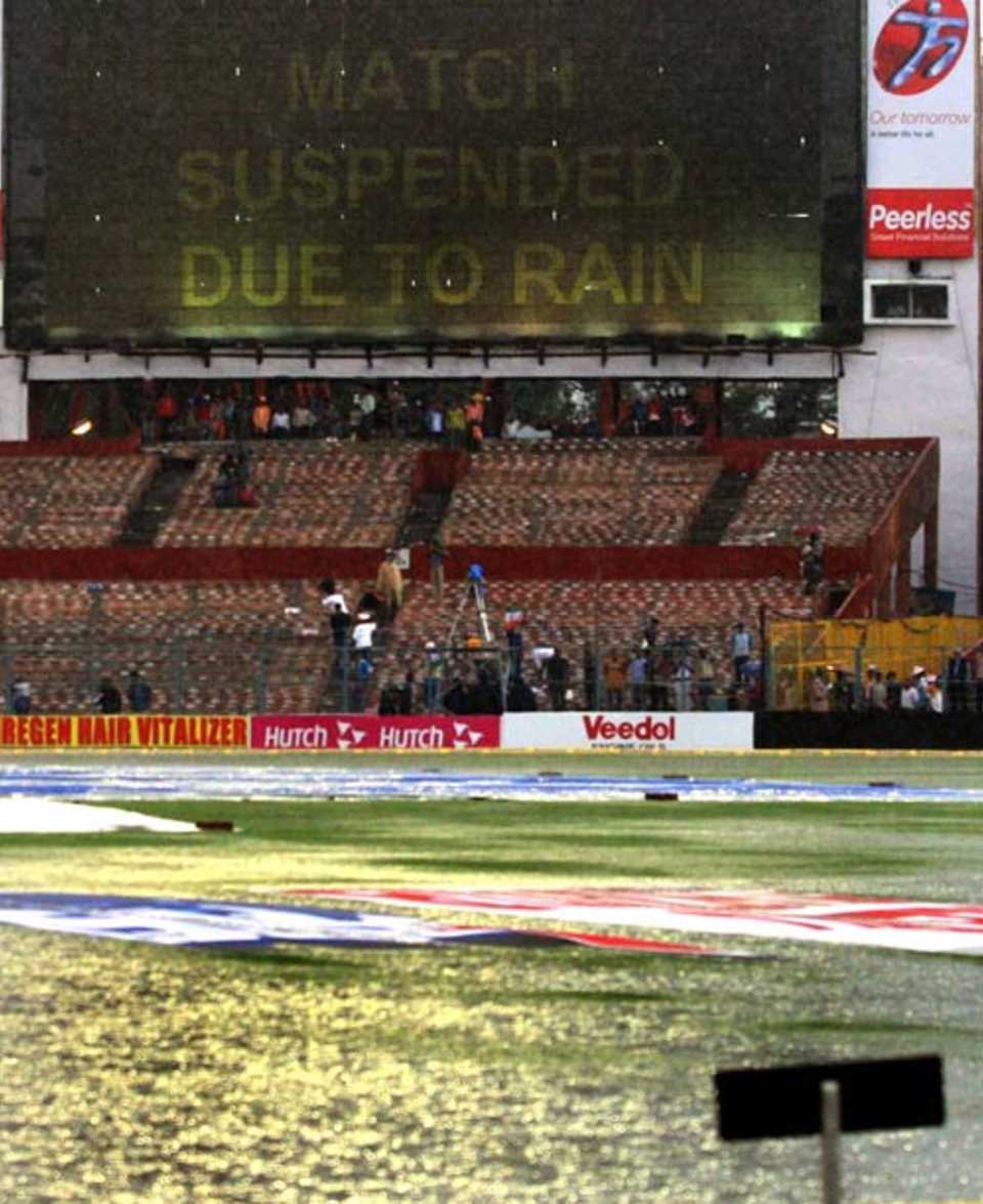 Heavy showers stopped play after 18.2 overs in the first one-dayer, India v Sri Lanka, 1st ODI, Kolkata, February 8, 2007