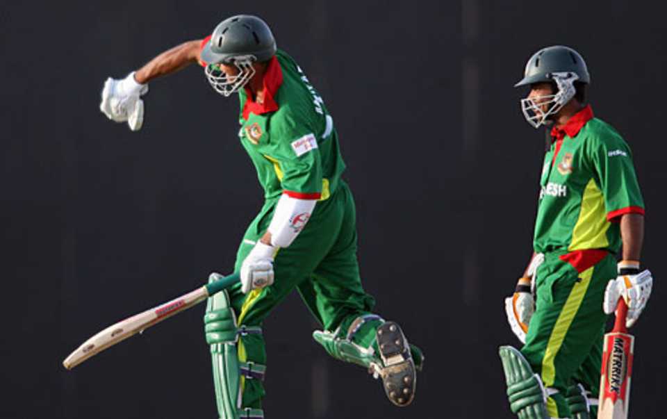Mashrafe Mortaza punches the air in delight after hitting the winning runs to beat New Zealand, Bangladesh v New Zealand, World Cup warm-up, Bridgetown, March 6, 2007
