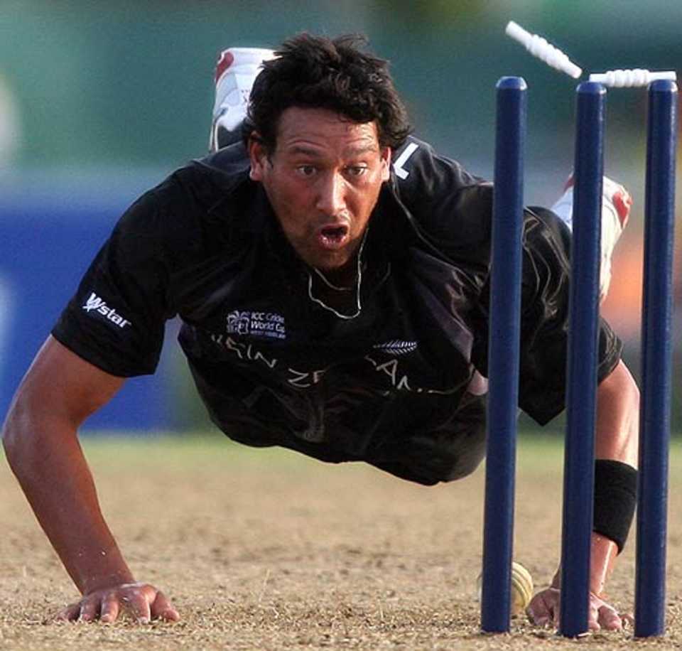 New Zealand bowler Daryl Tuffey dives in an unsuccessful attempt of run out during their warm-up match against Sri Lanka