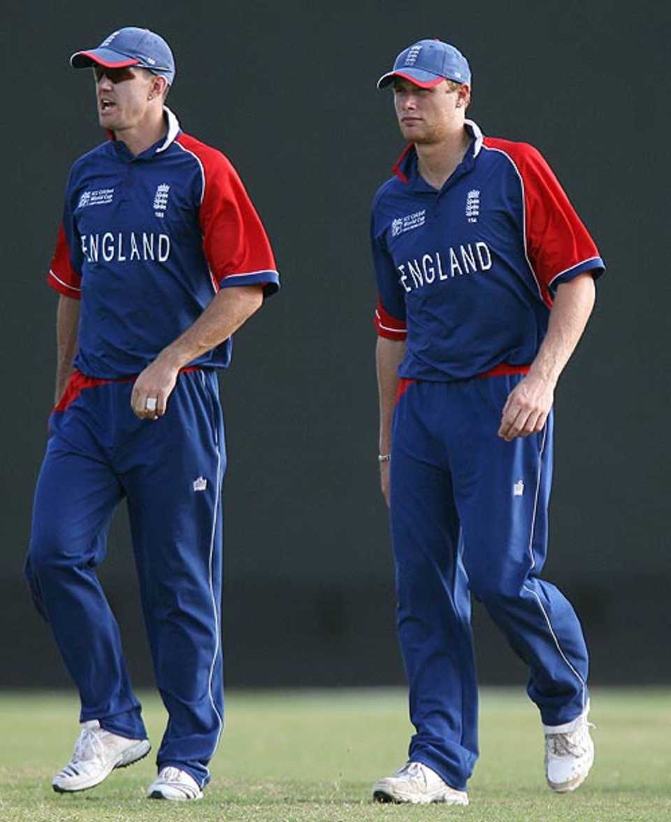 Kevin Pietersen and Andrew Flintoff contemplate field placings , Australia v England, 2007 World Cup warm-up, Kingstown, March 9, 2007