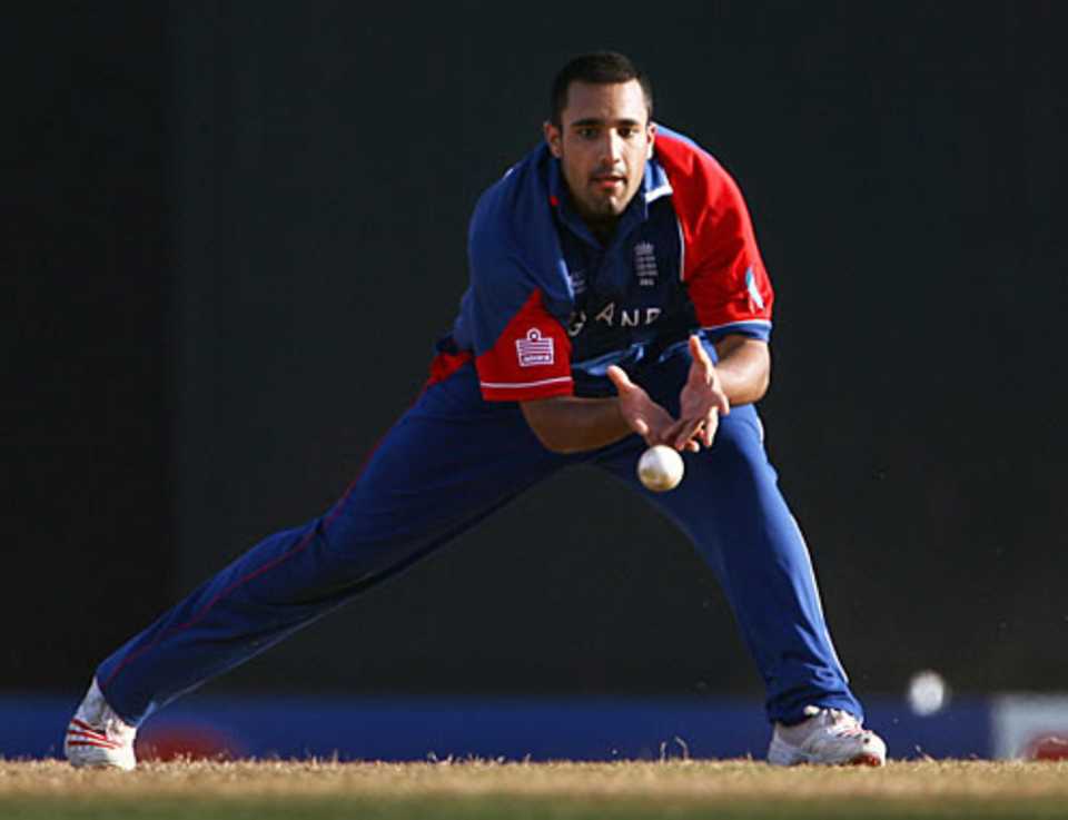 Ravi Bopara focuses on the ball while fielding, Canada v England, Group C, St Lucia, March 18, 2007