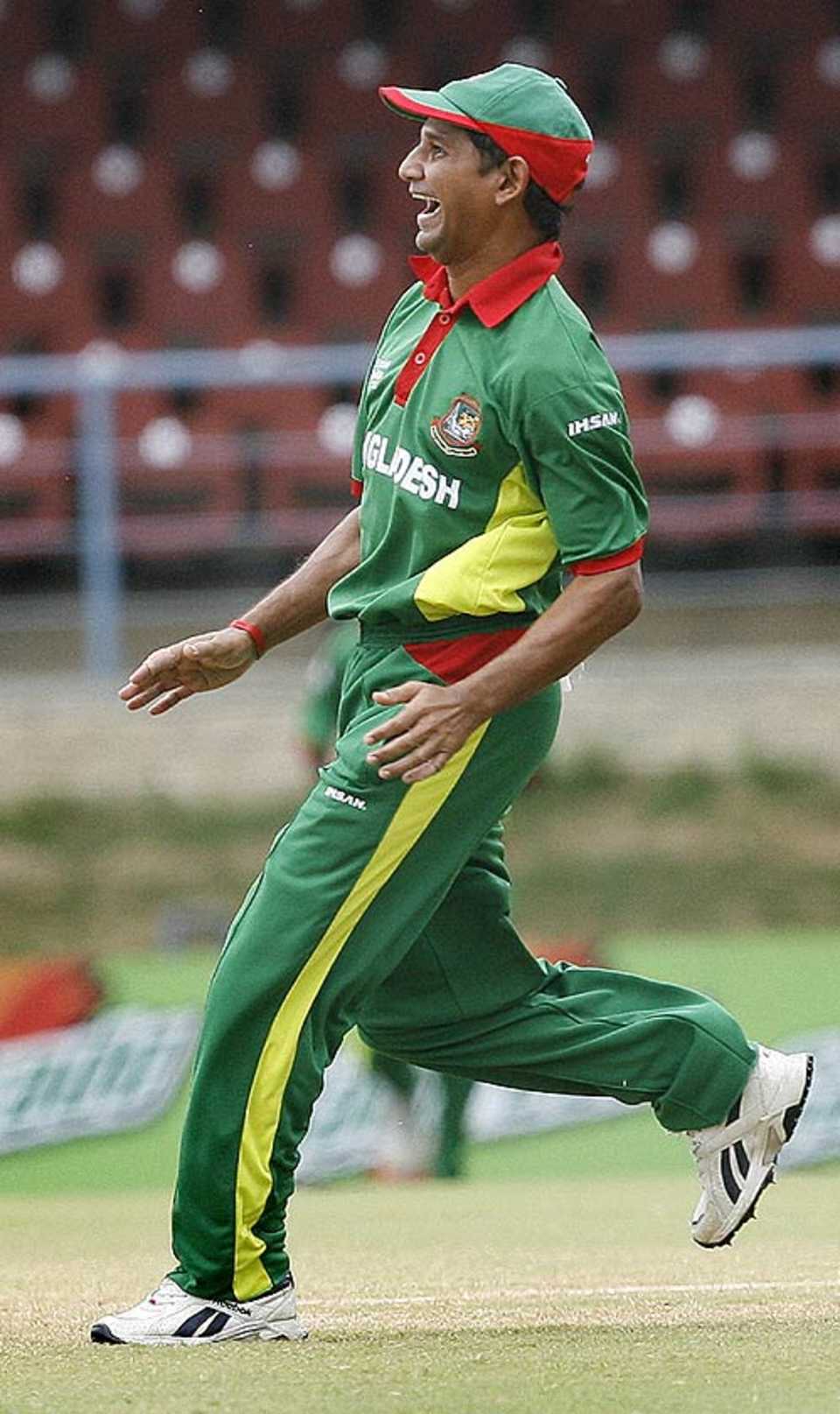 Habibul Bashar celebrates a wicket, Bangladesh v Bermuda, Trinidad, March 25, 2007