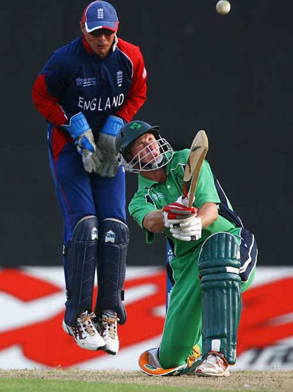 Andrew White sweeps one over Paul Nixon, England v Ireland, Super Eights, Guyana, March 30, 2007