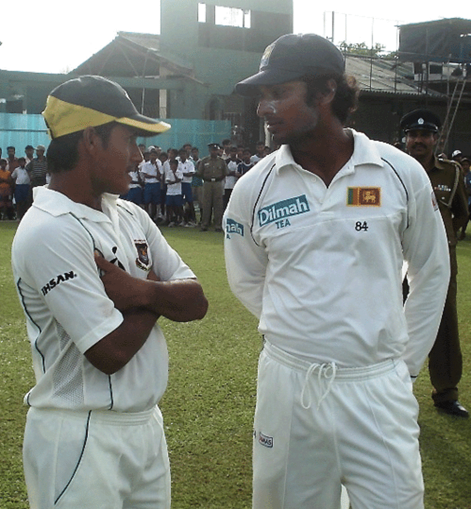 Mohammad Ashraful chats with Kumar Sangakkara at the post-match presentation