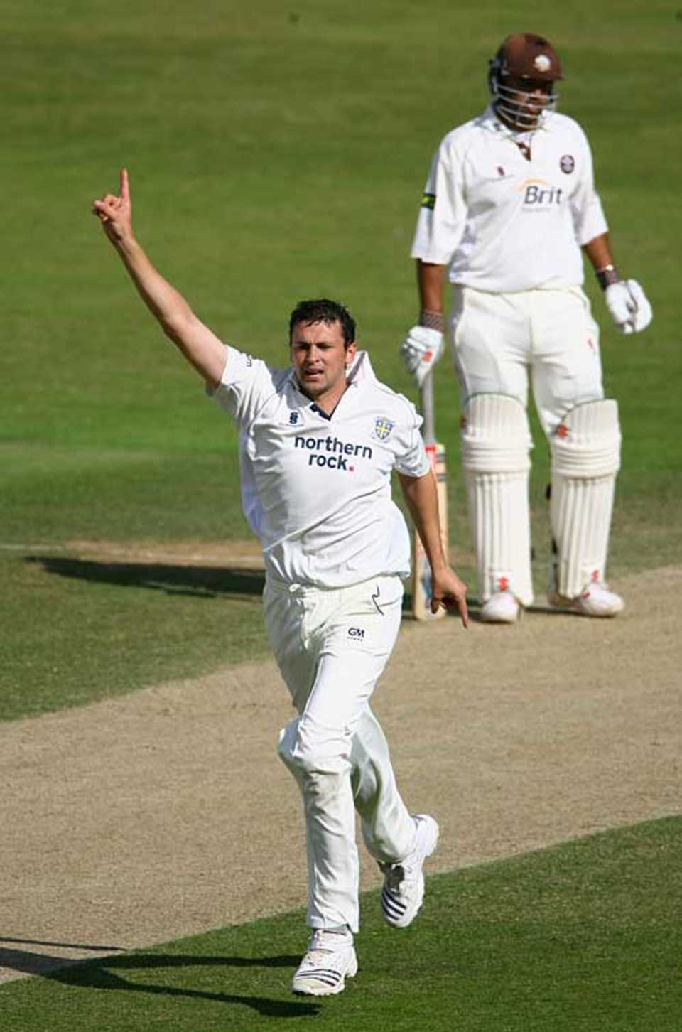 Steve Harmison took three quick wickets as Surrey began their run chase