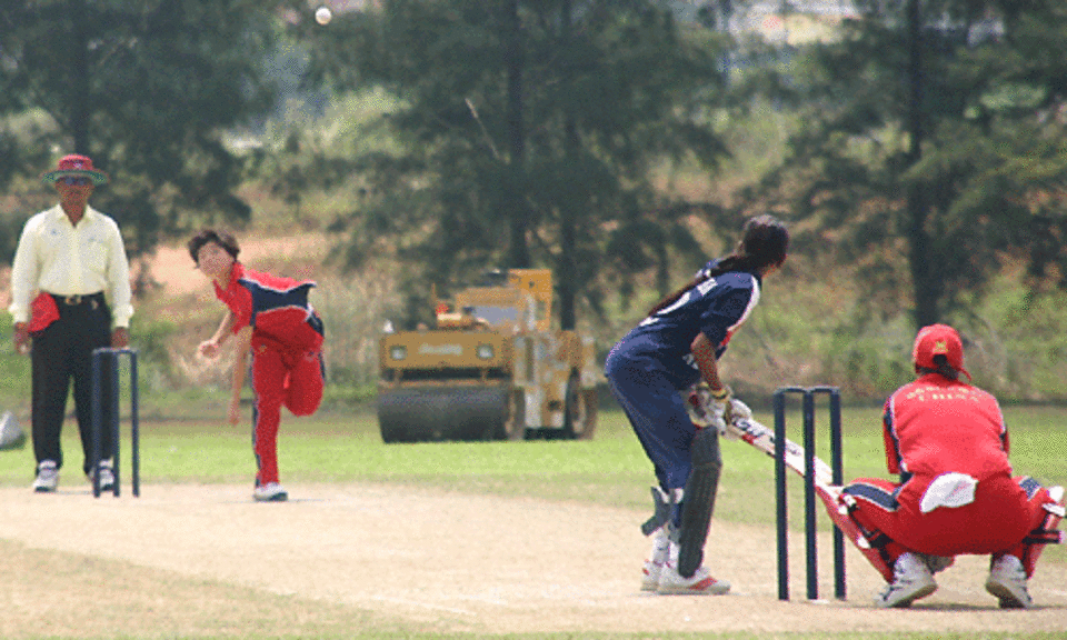 Thirteen-year old Chan Sau Har bowls slow left-arm orthodox for Hong Kong, Hong Kong women v Nepal women, ACC women's tournament, Johor, July 15, 2007