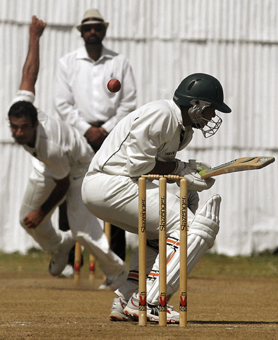 Irfan Pathan bounces Hiren Varaiya, Kenya v India A, Mombasa, 3rd day, August 12, 2007