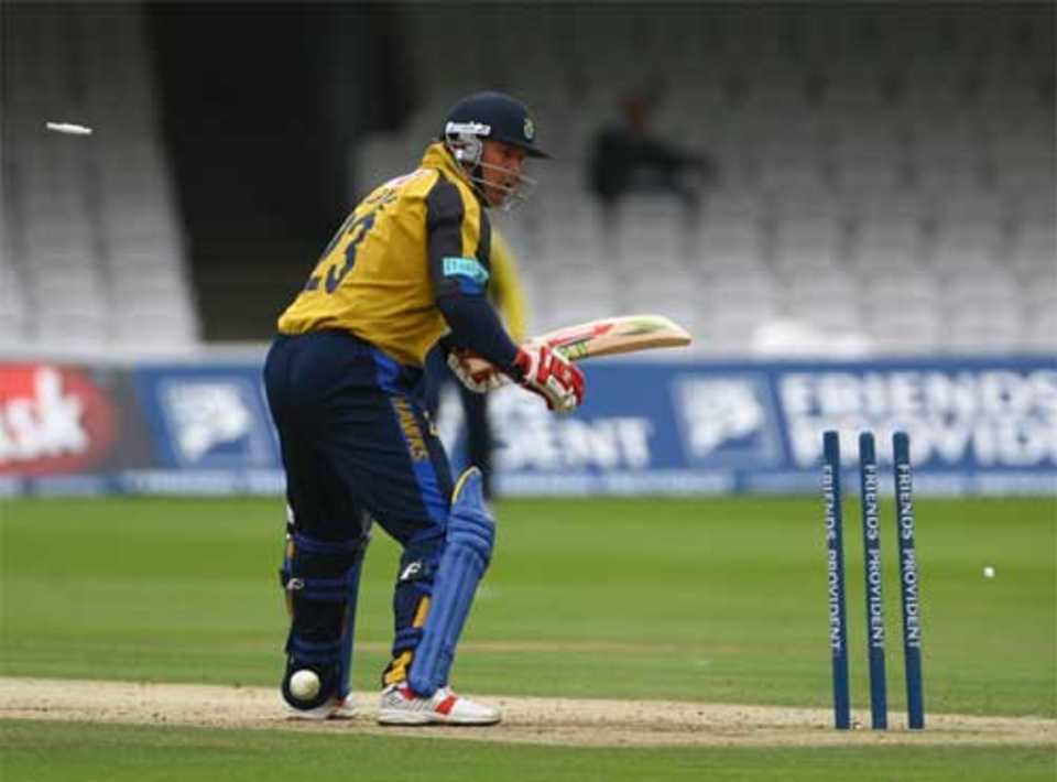 It didn't take Hampshire long to capitulate on the reserve day, Shane Warne the last man out