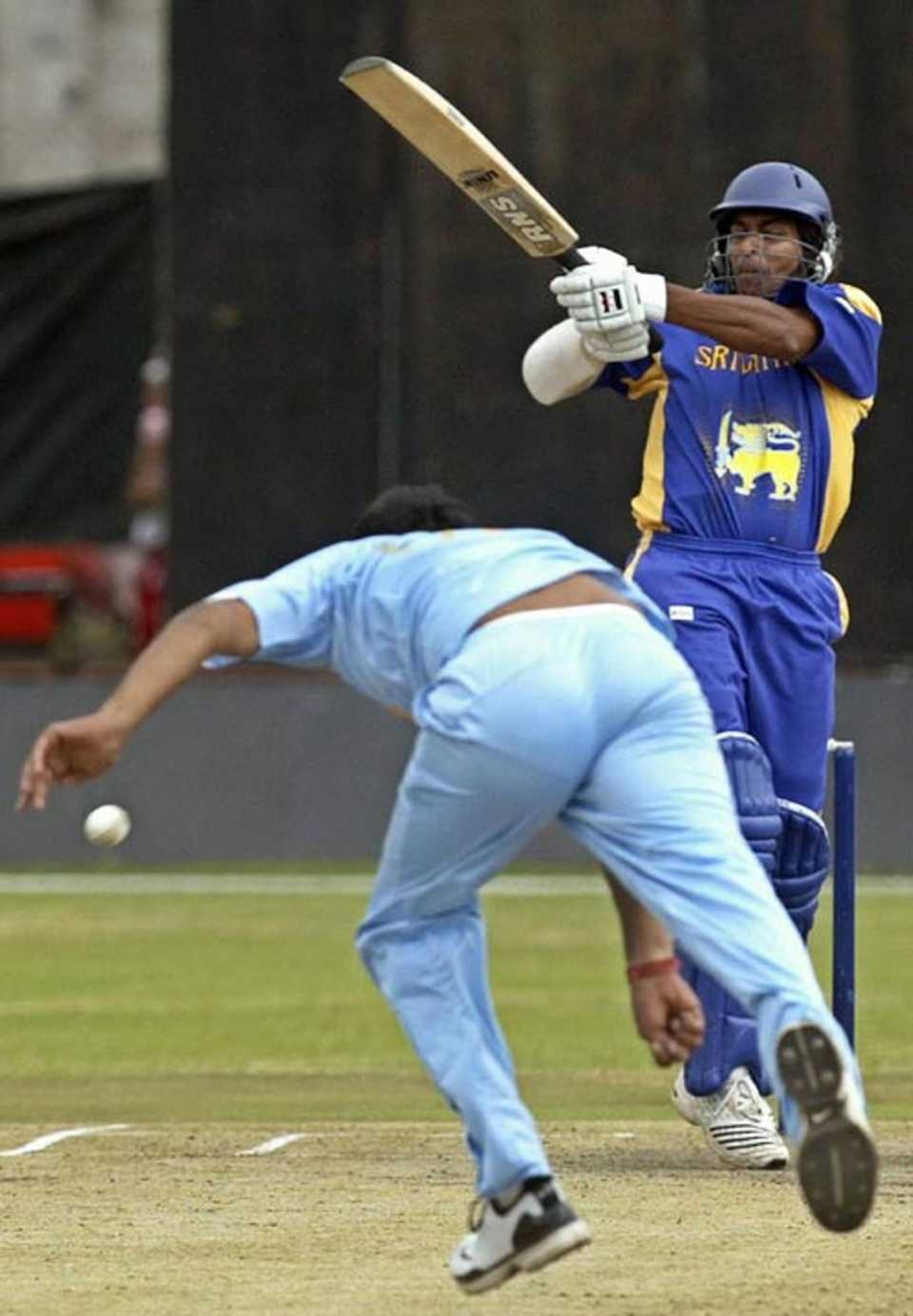 Mahela Udawatte pulls during his knock of 31 