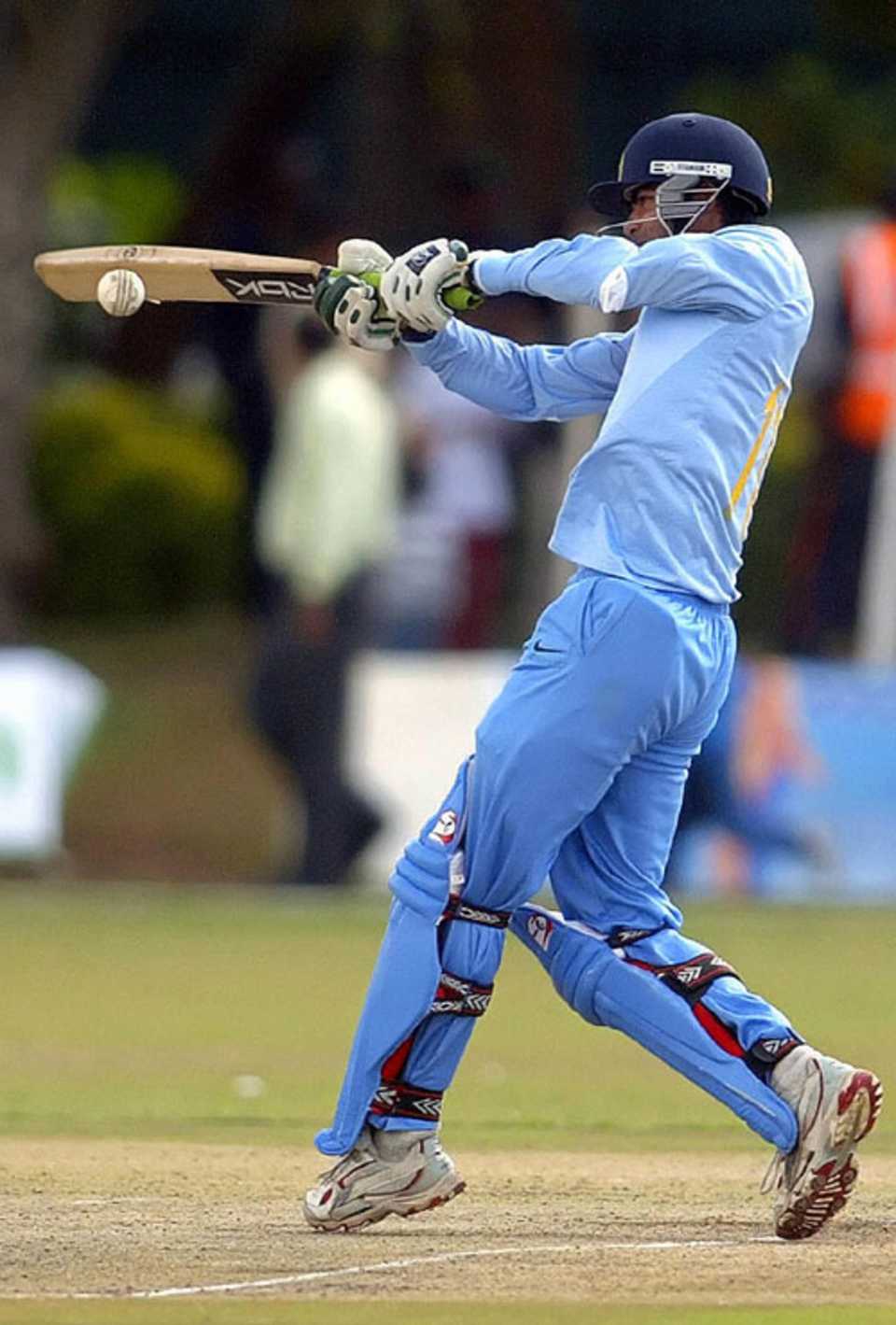 Mohammad Kaif pulls for four