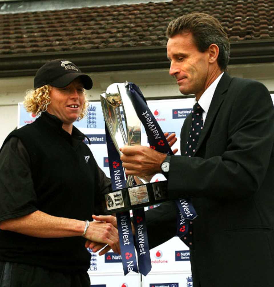 Haidee Tiffen receives the series trophy from John Carr, the ECB's director of cricket, England Women v New Zealand Women, 6th ODI, Shenley, August 30, 2007 
