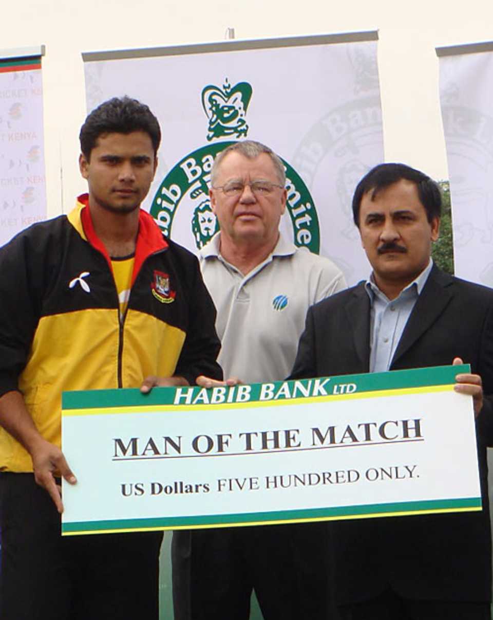 Mashrafe Mortaza receives his cheque after being named Man-of-the-Match