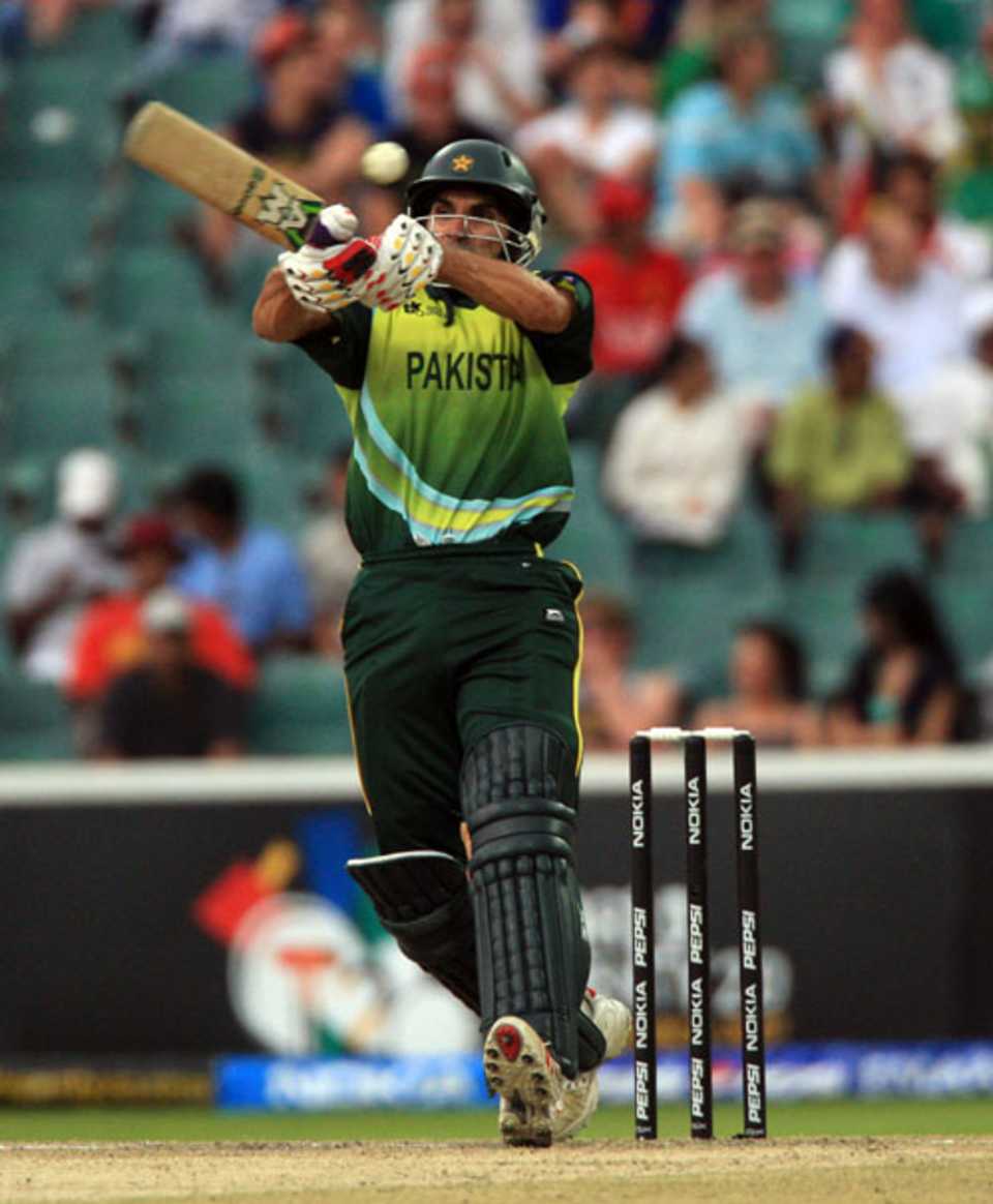 Misbah-ul-Haq pulls a short one on his way to an unbeaten 66, Australia v Pakistan, Group F, ICC World Twenty20, Johannesburg, September 18, 2007