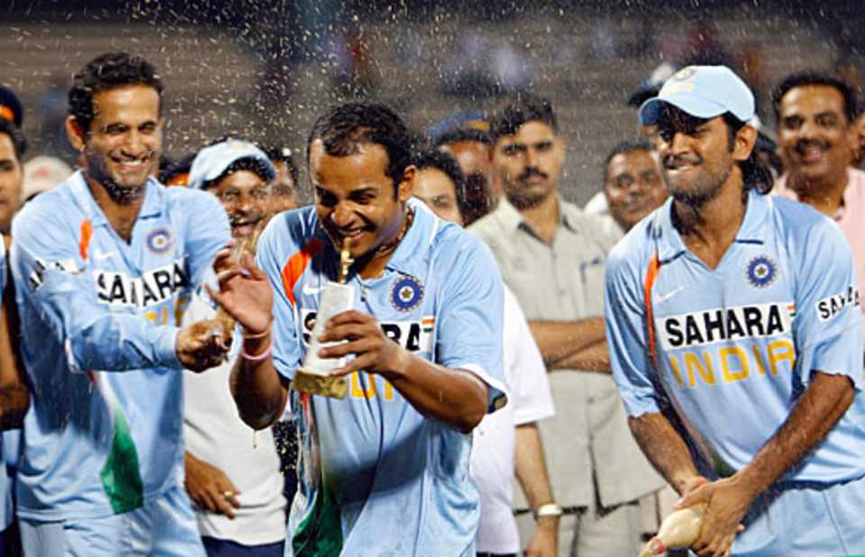 Mahendra Singh Dhoni and Irfan Pathan spray cola on Man-of-the-Match Murali Kartik