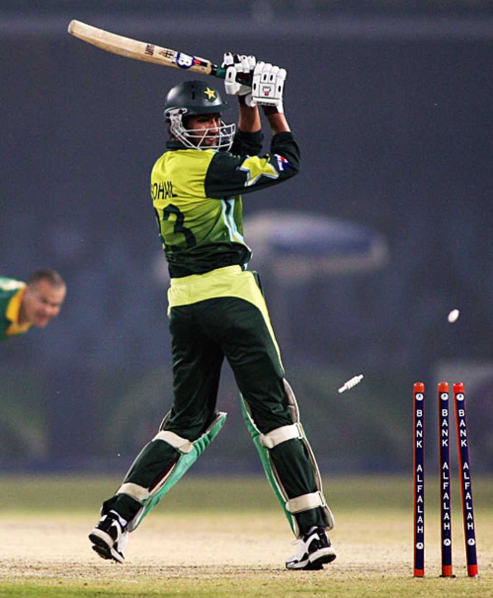 Sohail Tanvir is bowled by Charl Langeveldt, Pakistan v South Africa, 1st ODI, Lahore, October 18, 2007